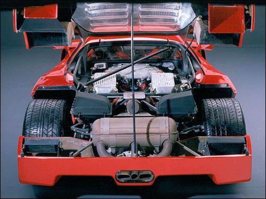 Моторный отсек Ferrari F40 1987 года  (фото 92 из 127)